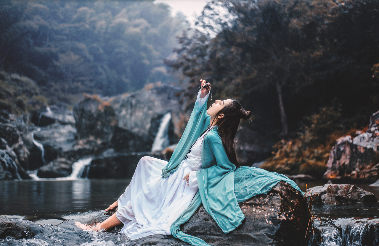 小说：他只是个杂货店老板，散修联盟却将令牌送上门：请您入会