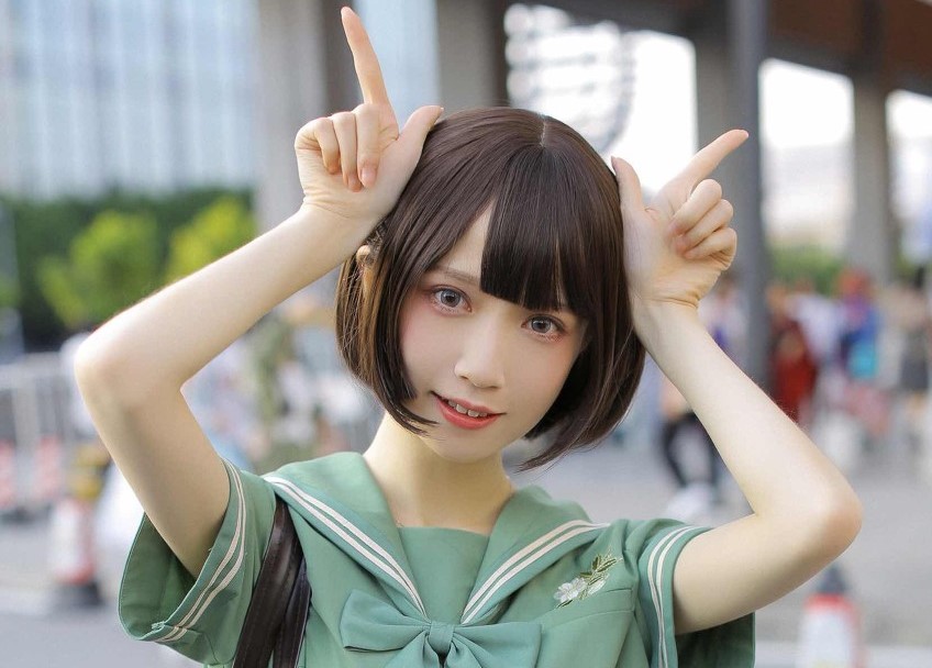 小说：一条硕大无朋的蜈蚣，呼的对她扑过来！