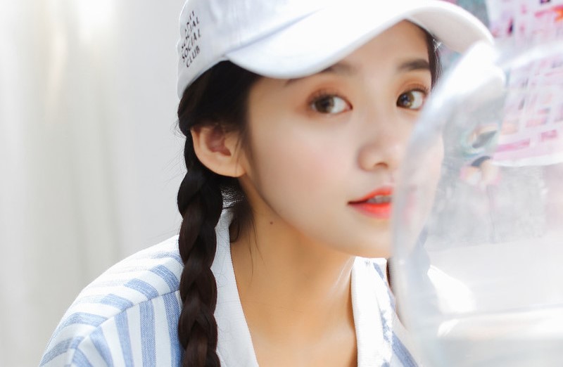 小说：昨晚……怎么样？俩位公子都很客气！