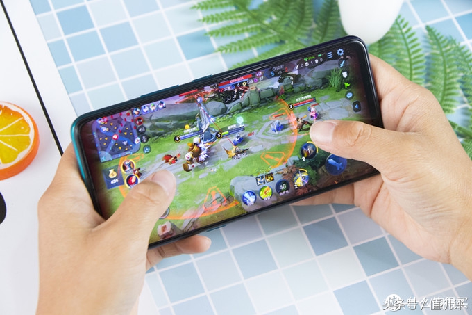 vivoz5x全面详细评测,vivoz5x挖孔屏视频