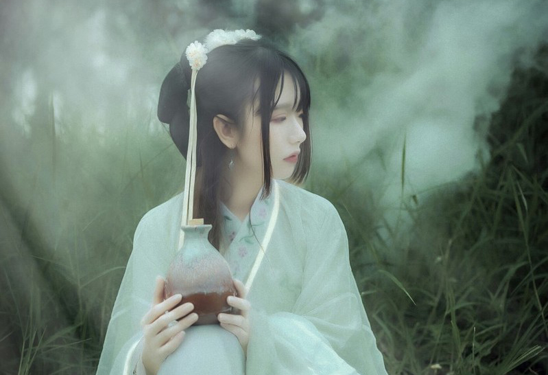 小说：师父当她是小孩，哄她赢了钱买糖吃，赢了钱带我去逛啥*楼青**