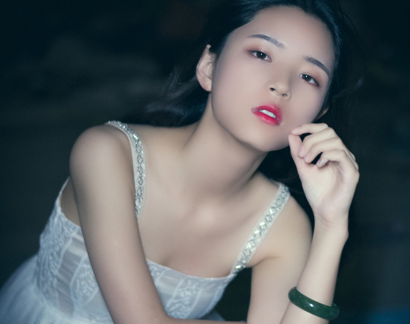 小说里的同学聚会,同学聚会坐一桌的小说