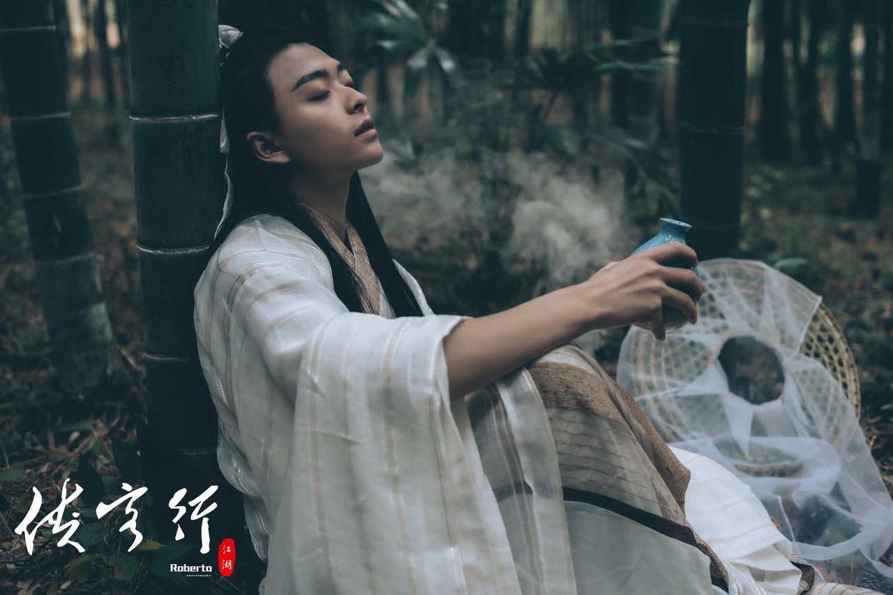 小说：初出茅庐的小和尚被专门吸人精气的狐妖纠缠，他夺路而逃