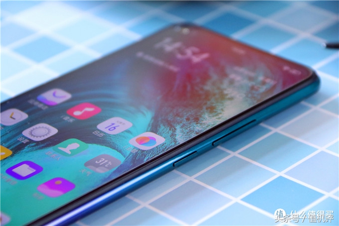 vivoz5x全面详细评测,vivoz5x挖孔屏视频