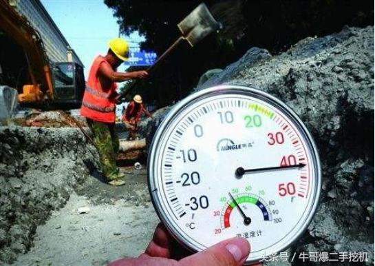 二手挖机怎么选才不会亏,二手挖机一年赚多少