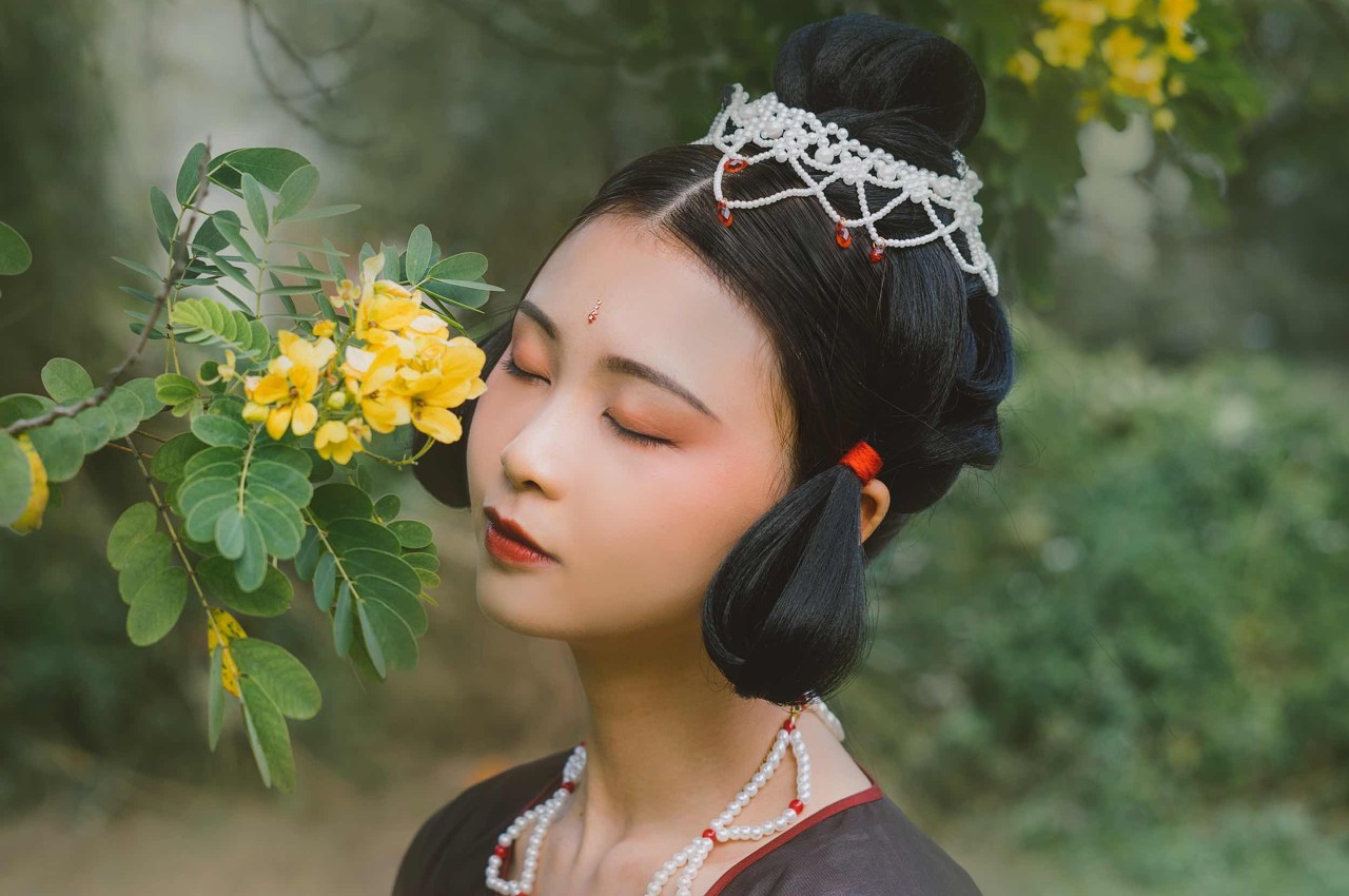 小说：她在温泉里睡着，皇上前来宠幸，她拒绝皇上并产生争执