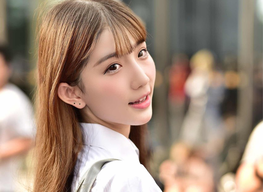 小说：这是七十年代，人连买件衣服都难，更不要说和她定制了