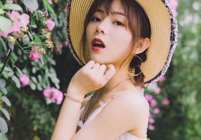 小说：70岁老人找傻子治病，傻子催动灵气那一刻，她白发变青丝