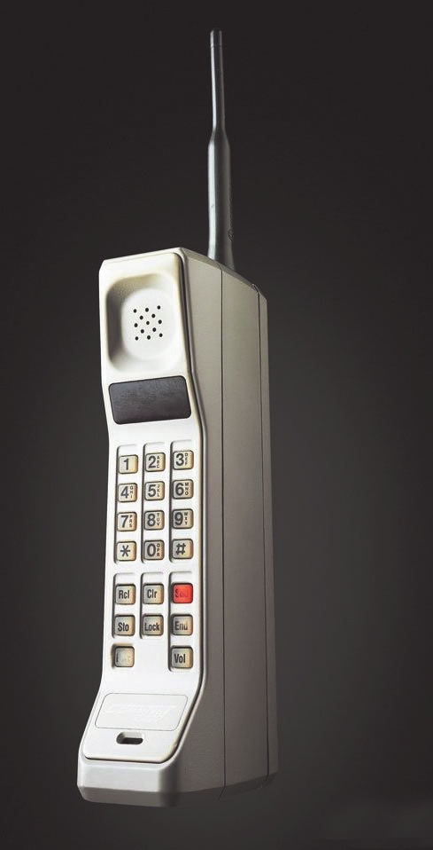 中国第一个使用手机的人,当年花了2万元,手机号与如今大不相同