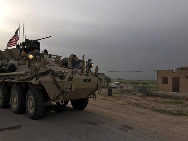 伊朗袭击美军装甲车,美军装甲车在叙利亚遭导弹袭击