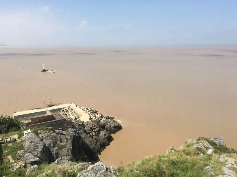 夫妻独守孤岛三十二年,夫妻俩驻守黄海孤岛32年无电无水