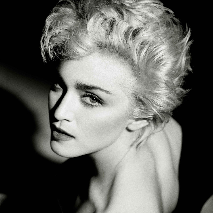 美国性感*物尤**:身价高达40亿人民币,16段恋情都是“小鲜肉”?