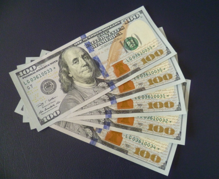 假如取消港元改用人民币是否可行？违反基本法，无法公开兑换