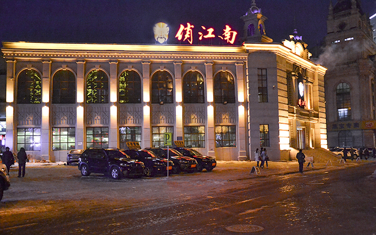 北京女人，开餐厅杀蛇无数身家达25亿，亲弟被杀，破产后做直播