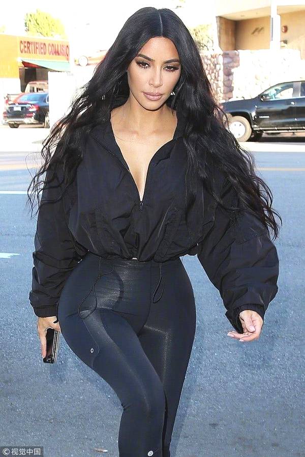 拥有美国第一蜜桃臀,靠炒作成网红顶流,揭秘性感名媛的上位史