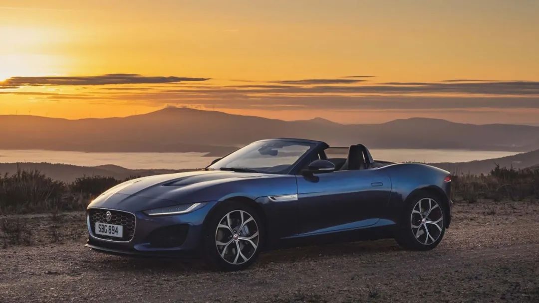 2023保时捷718敞篷版2.5t顶配,保时捷718敞篷版路上实拍