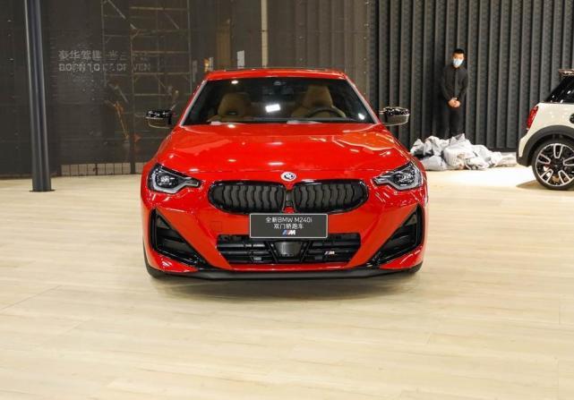 宝马很舍得，全新进口M240i，直列6缸机配后驱，全车哈曼才40多万