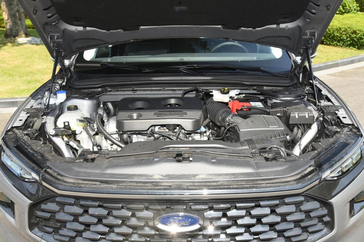 mg7跟蒙迪欧2023哪个好,17万预算买哪款b级车