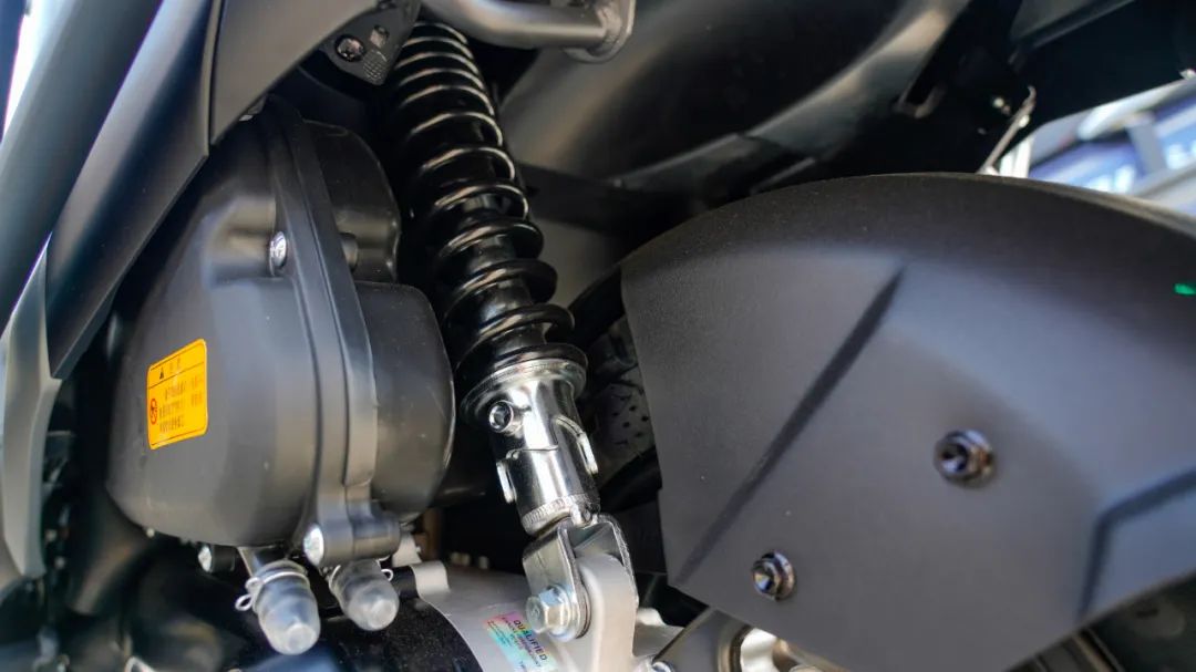 uy125和afr125哪个更省油耐造,UY125和AFR125行驶质感