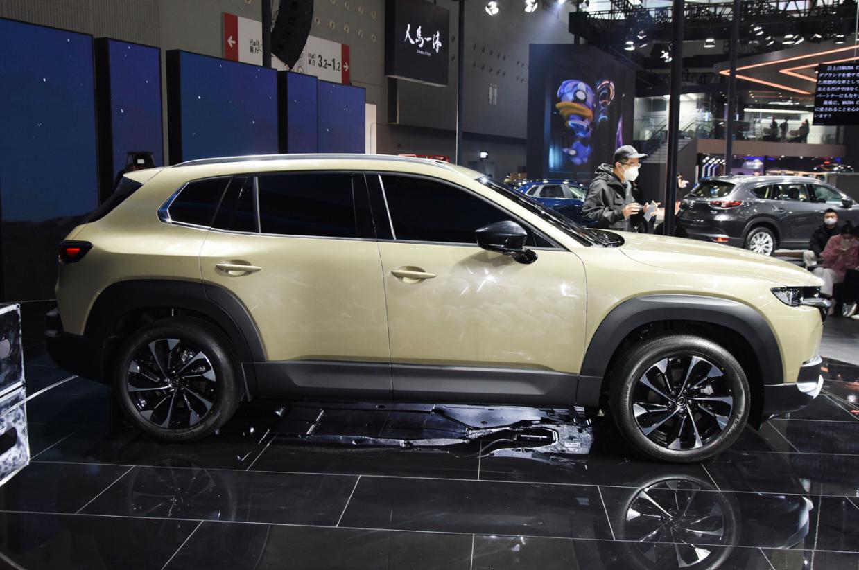 马自达cx50对比阿特兹选哪个,马自达cx-50最新消息有望12月亮相
