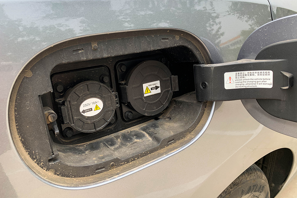 油电混合比亚迪秦plus价格,油电混动同价汽车