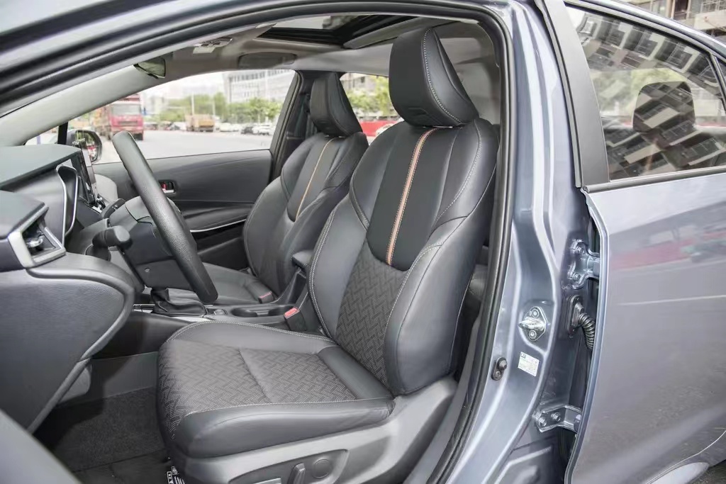 雷凌外观时尚性价比高适合年轻人,雷凌手动时尚版车怎么样