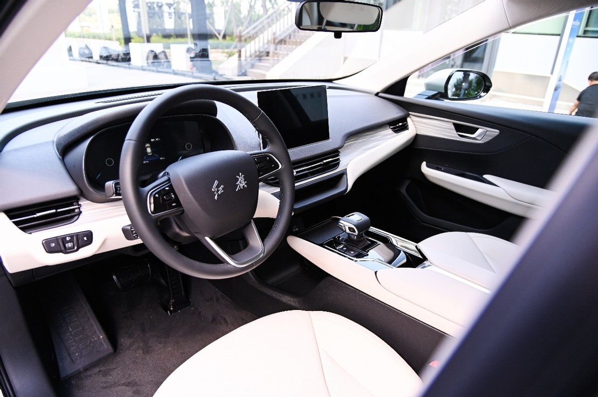 红旗e-qm5油电,新能源红旗e-qm5落地