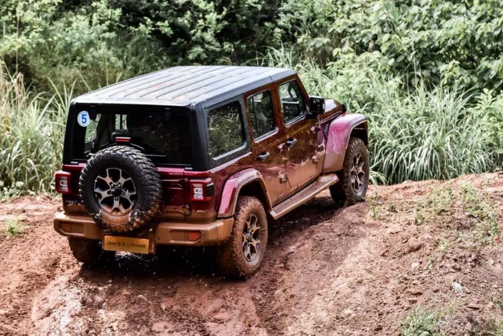 汽车新手小白换轮胎必懂的,汽车一般开几年需要换轮胎