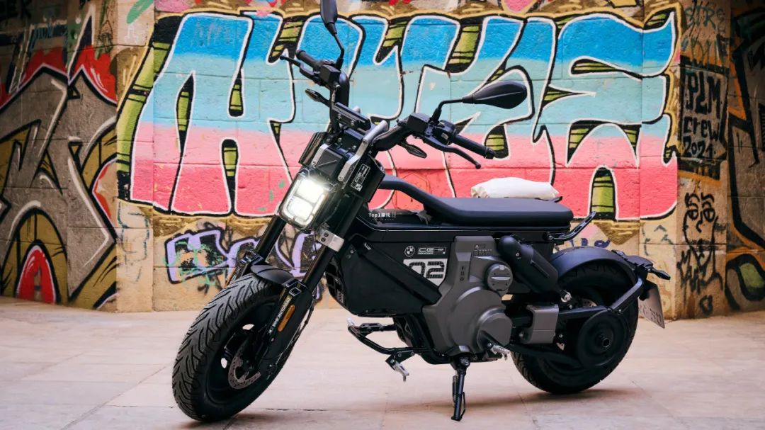 宝马CE02电动摩托车,全新宝马纯电摩托车ce-04