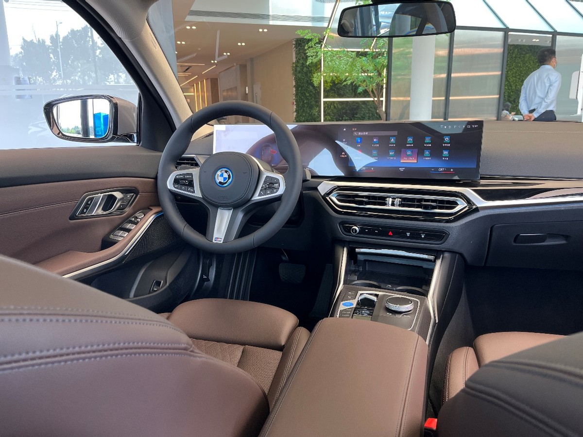 宝马i335l是长轴吗,宝马i335l选配哪些