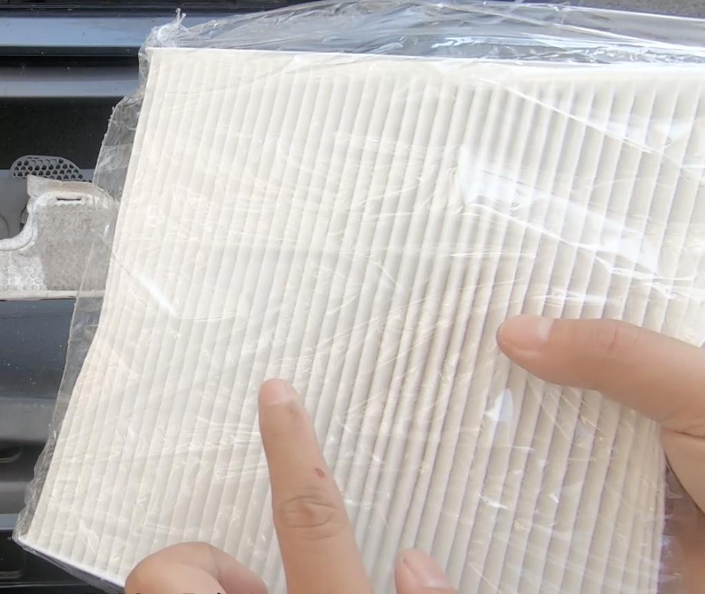 汽车换了空调滤芯为什么还有臭味,一年不换空气滤芯