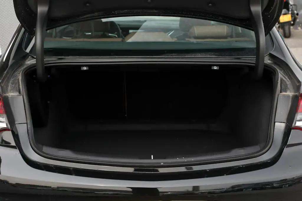 别克君威2020款多重,别克君威有哪些安全配置