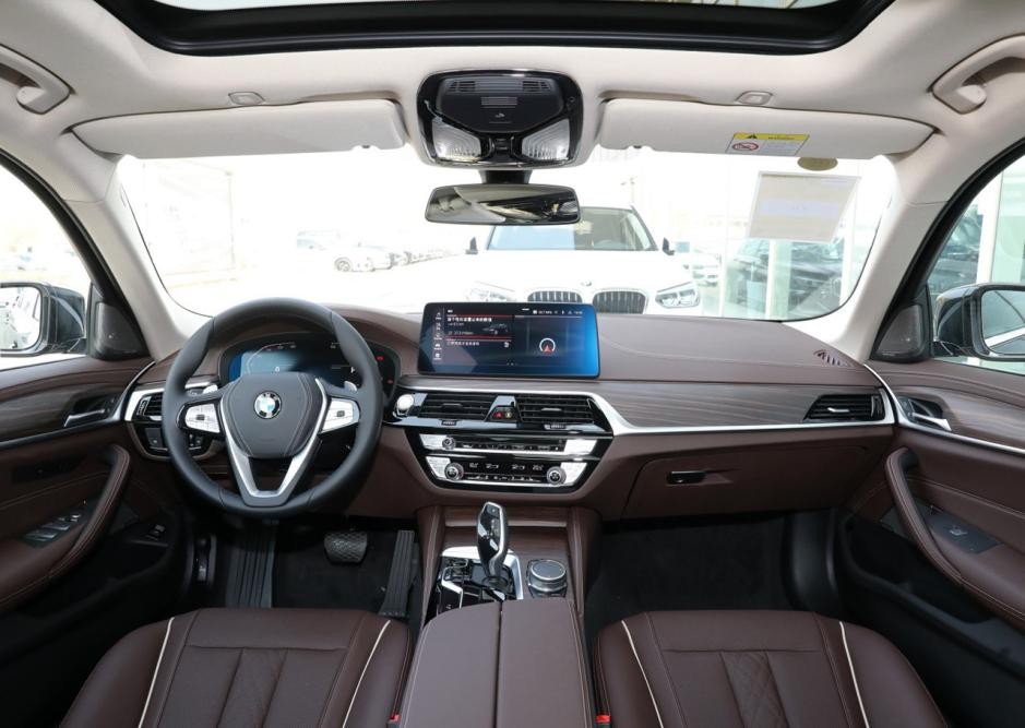 同样50多万你是会选宝马5系还是,豪华品牌b级车测评宝马5系