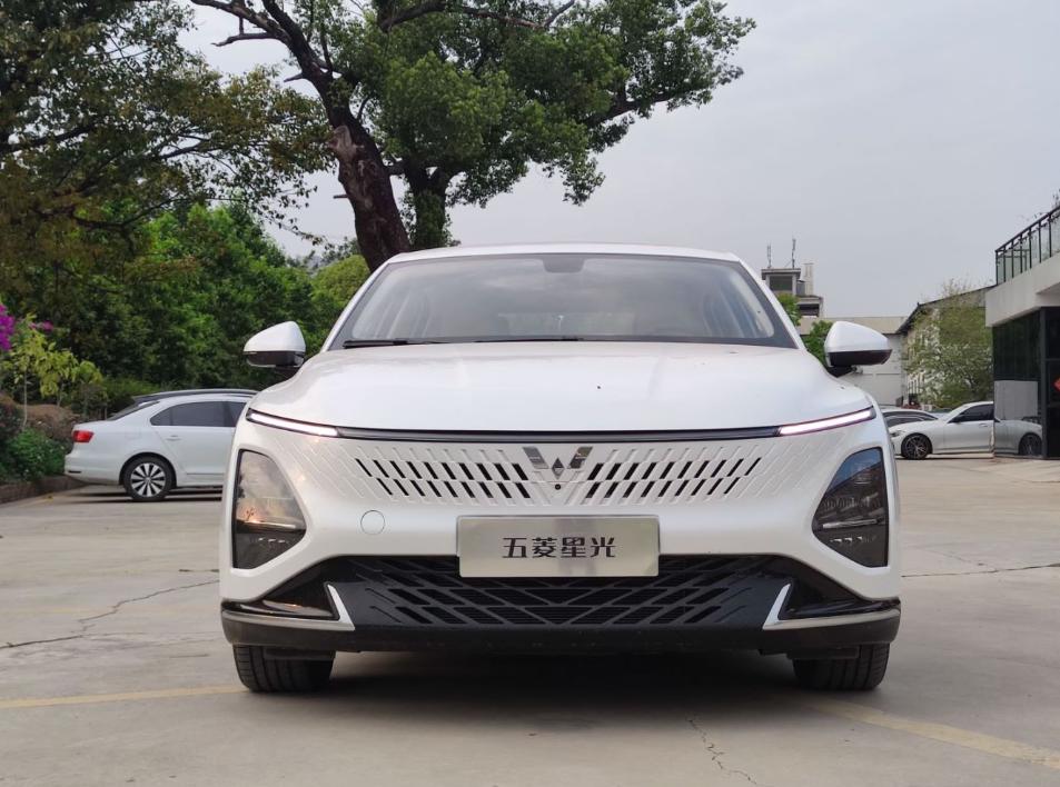 五菱星光24款混动7.98万测试,五菱宏光新老款对比