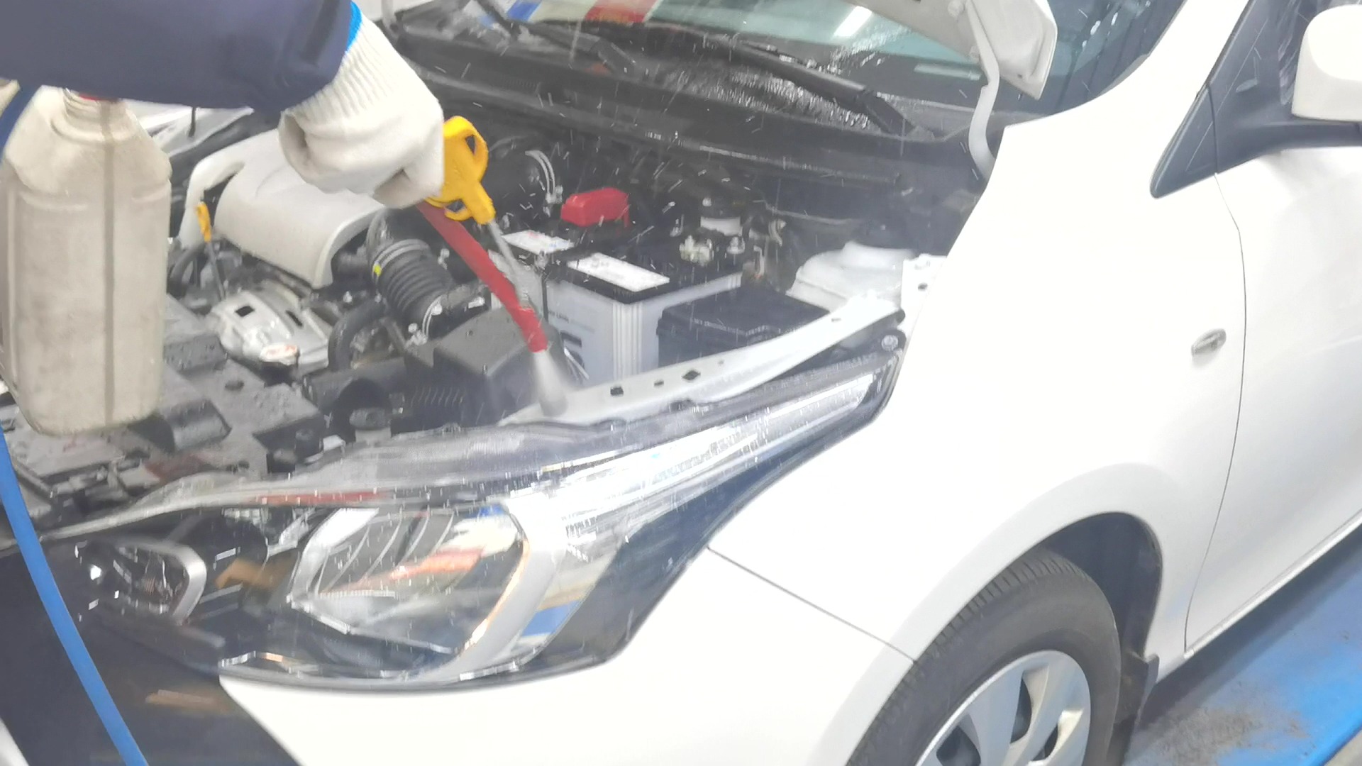 发动机舱脏了会不会影响车内味道,发动机舱那么脏需要经常清洗吗