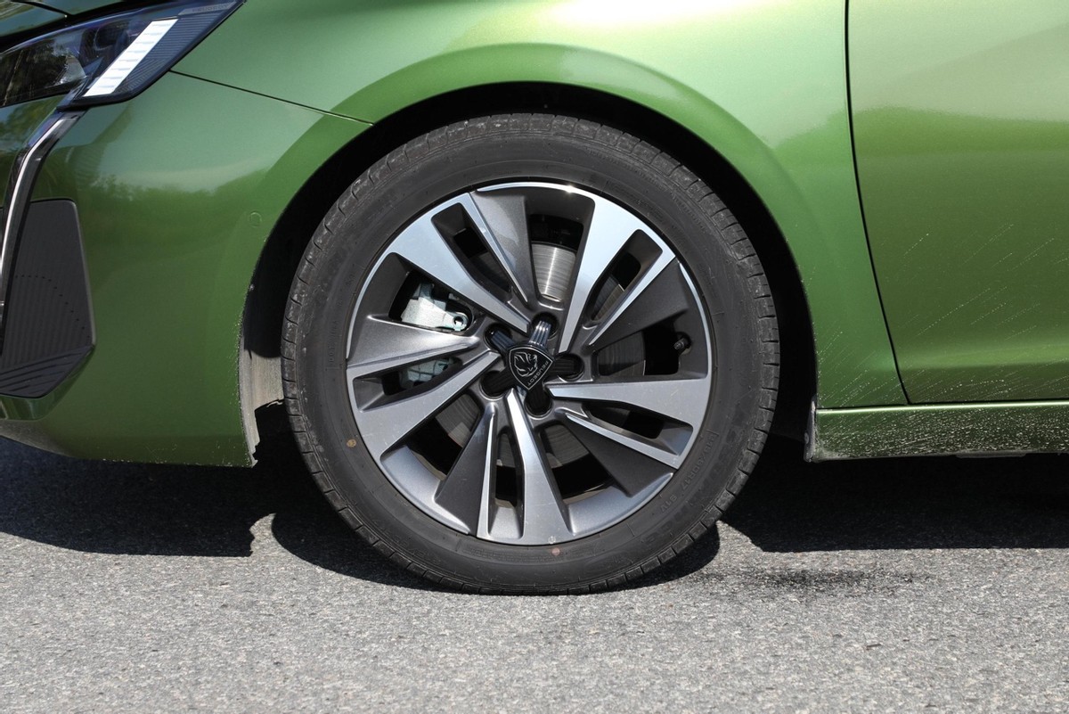 颜值好看动力好的车有哪些,带着诚意归来测试2022款标致408