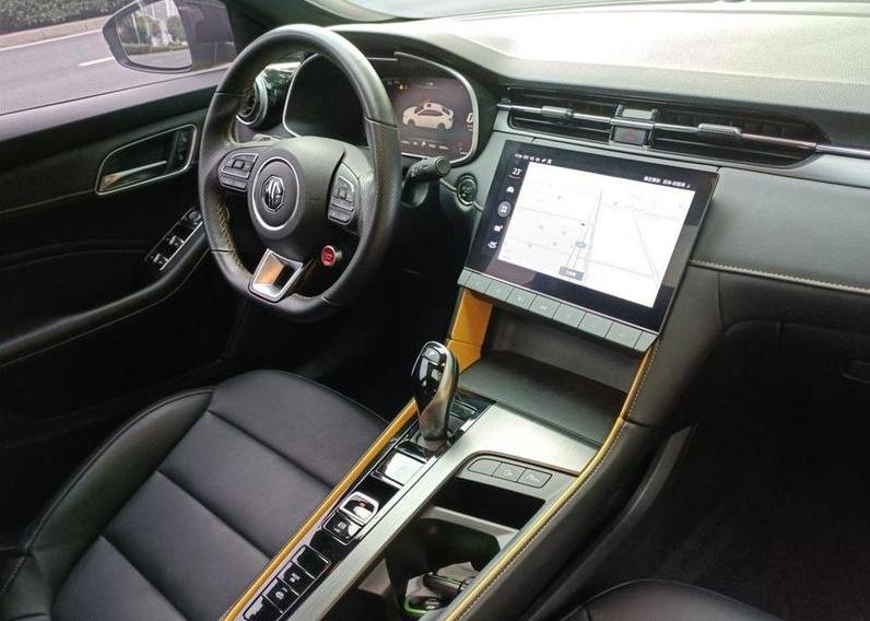 名爵6赛道表现,名爵6掀背式的尾部