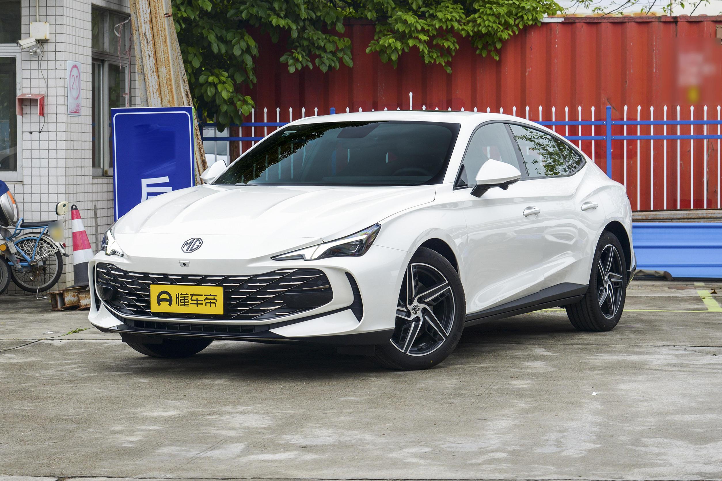 上汽名爵MG7:颜值高设计好,配1.5T涡轮增压引擎,适合家用代步