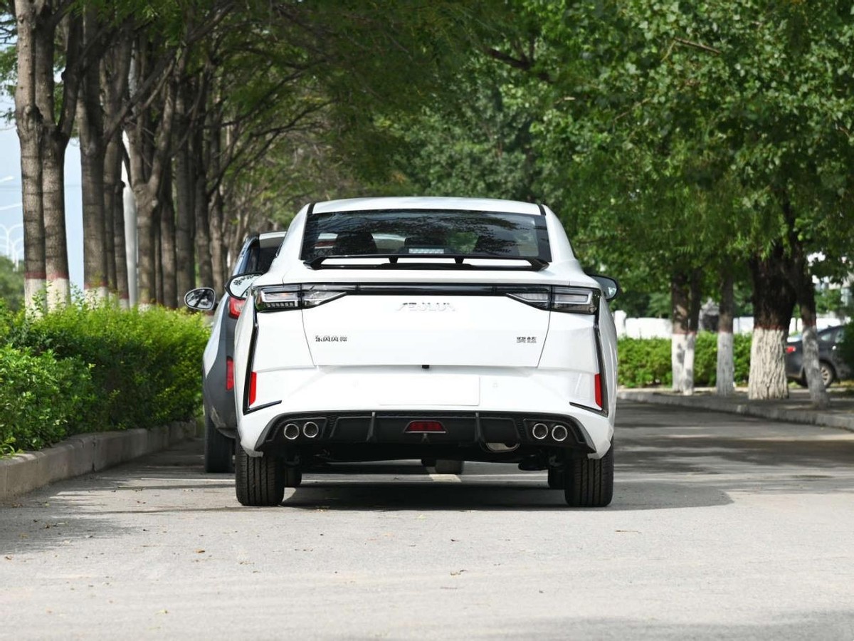 奕炫和荣威i5哪个值得入手,奕炫max荣威i5