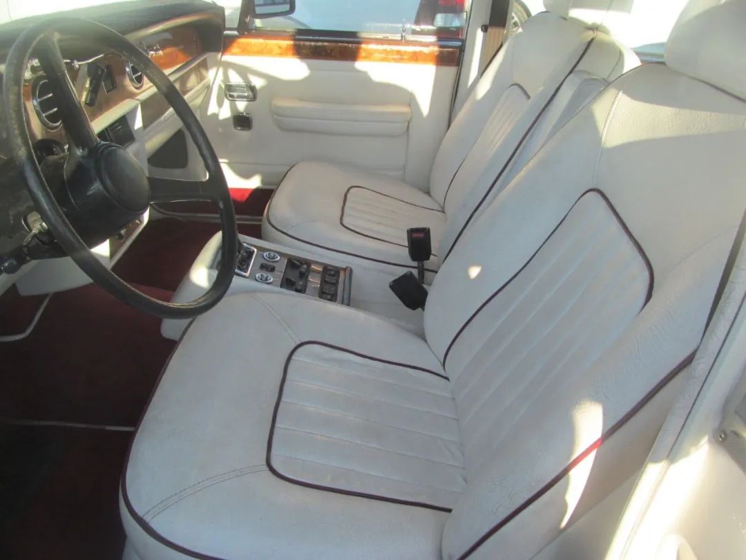 廉价奢侈品！仅1万美元的1989年劳斯莱斯SilverSpur你喜欢吗？