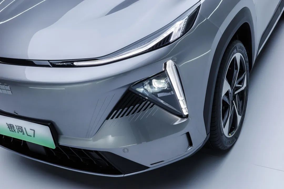 吉利银河L7产品分析：明着叫板理想L7，暗里对比宋PLUS