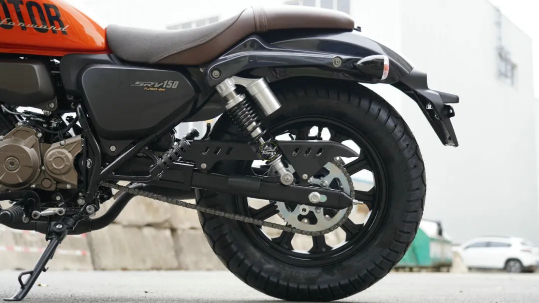 双通道ABS、气囊后减震，闪150到店实拍，1.3万值不值？