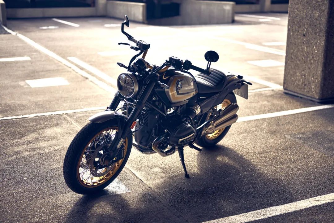 宝马r12对比宝马拿铁,宝马2024拿铁r12