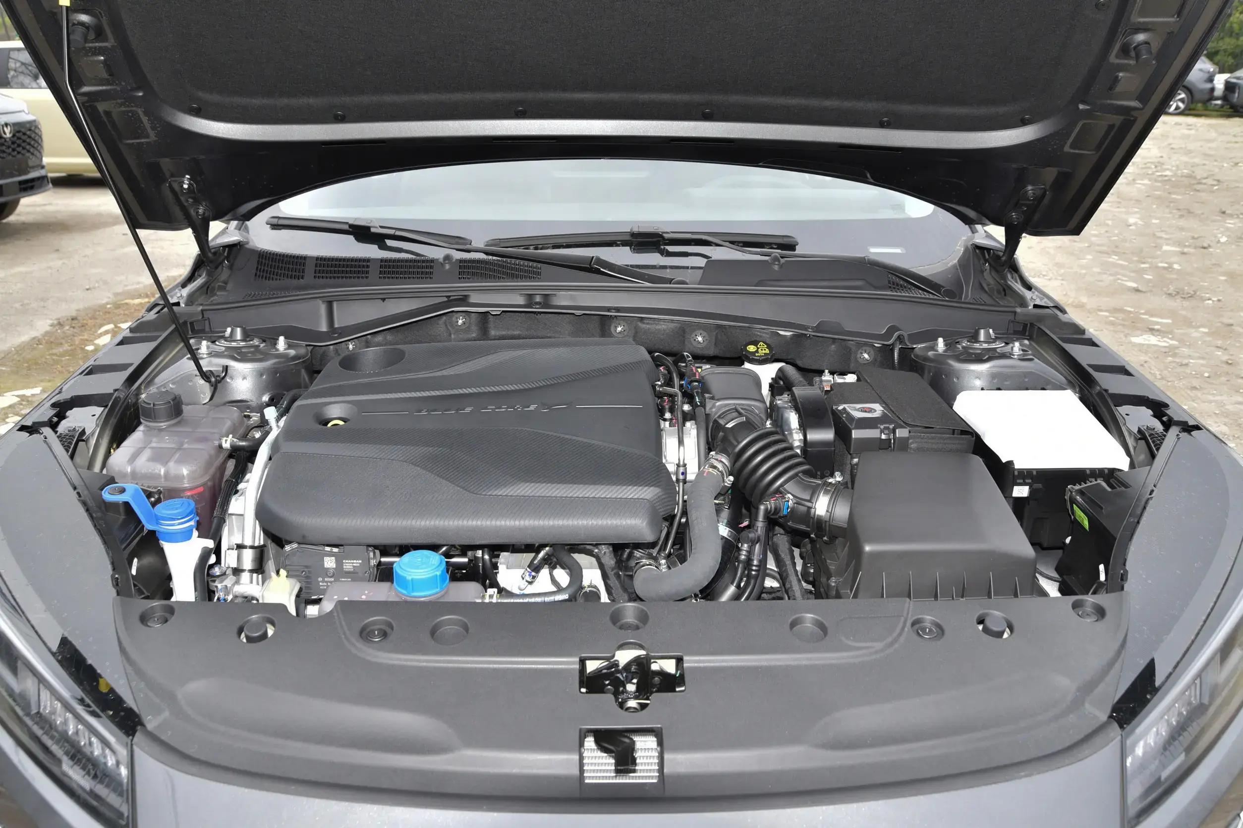 第三代长安逸动2024款顶配,长安第三代逸动手动挡价格