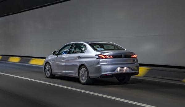 标致408和速腾哪个底盘质感好,全新标致408对比速腾伊兰特尺寸