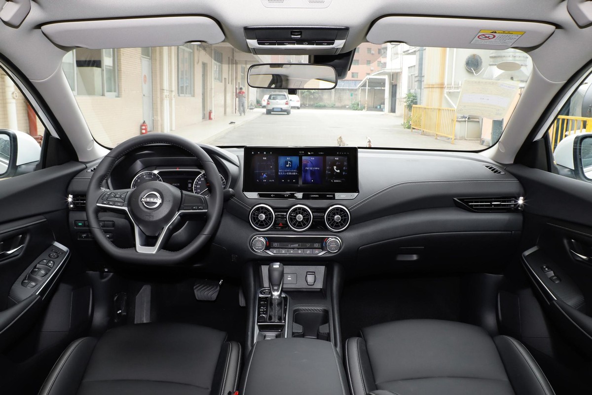 科鲁泽和轩逸哪个更值得购买,轩逸14代值得买还是科鲁泽值得买