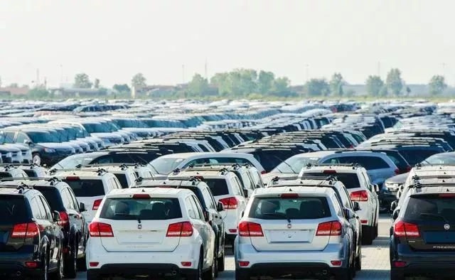 现在异地买车上牌还要居住证吗,机动车上牌新规2022年新规定