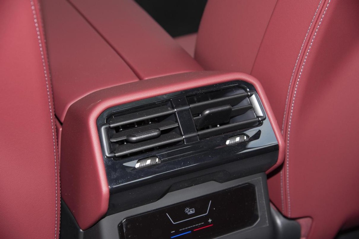 月薪多少钱才能养一辆宝马5系,养一台宝马5系一年需要多少钱