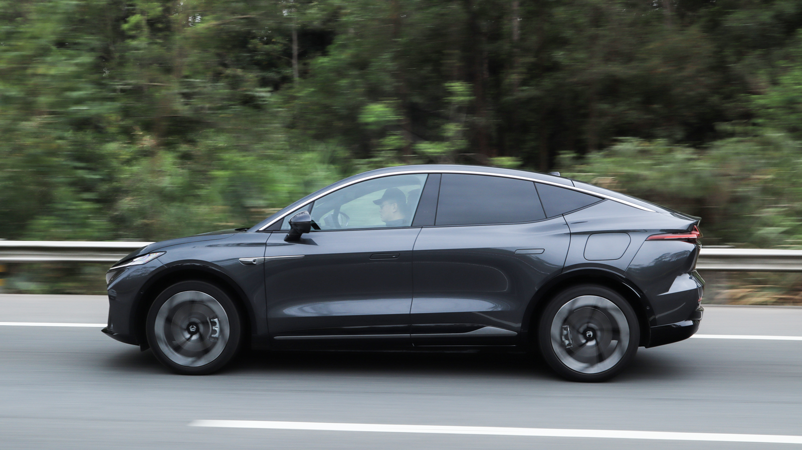 阿斯顿马丁dbx3.0t六缸,540400米加速