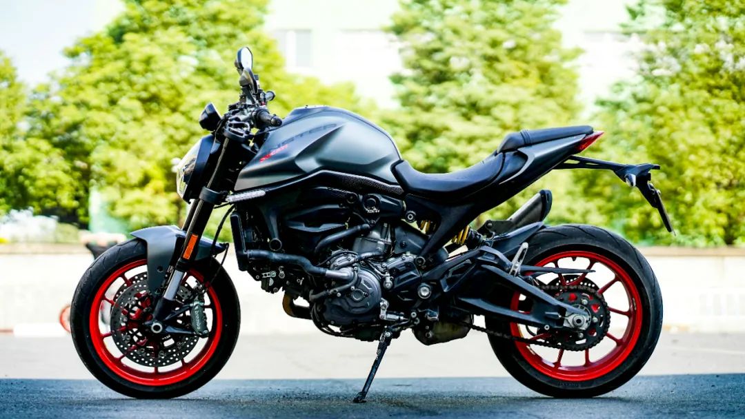 杜卡迪937monster测试,杜卡迪monster937上海车展正面照